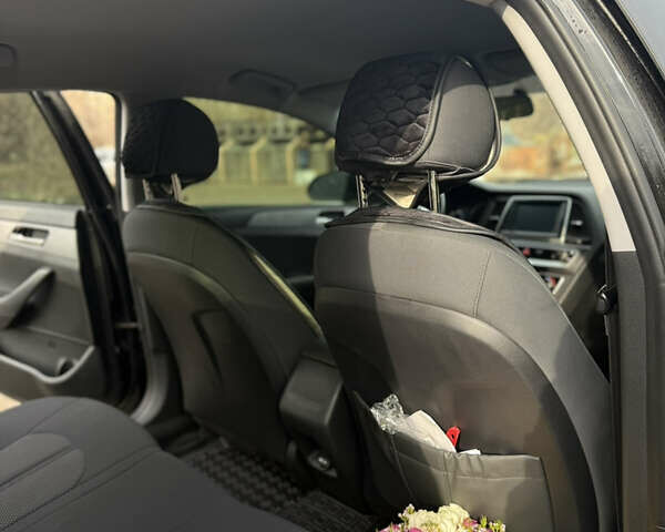 Черный Хендай Соната, объемом двигателя 2.4 л и пробегом 56 тыс. км за 14500 $, фото 6 на Automoto.ua