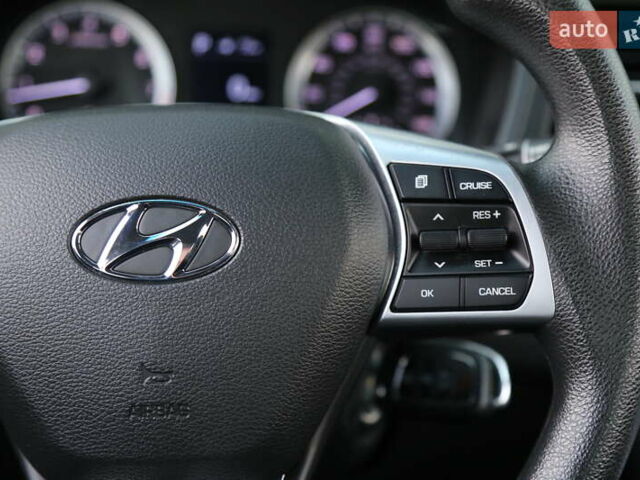 Чорний Хендай Соната, об'ємом двигуна 2.36 л та пробігом 77 тис. км за 13900 $, фото 17 на Automoto.ua