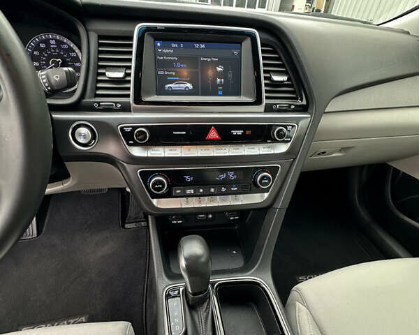 Чорний Хендай Соната, об'ємом двигуна 2 л та пробігом 100 тис. км за 15900 $, фото 11 на Automoto.ua