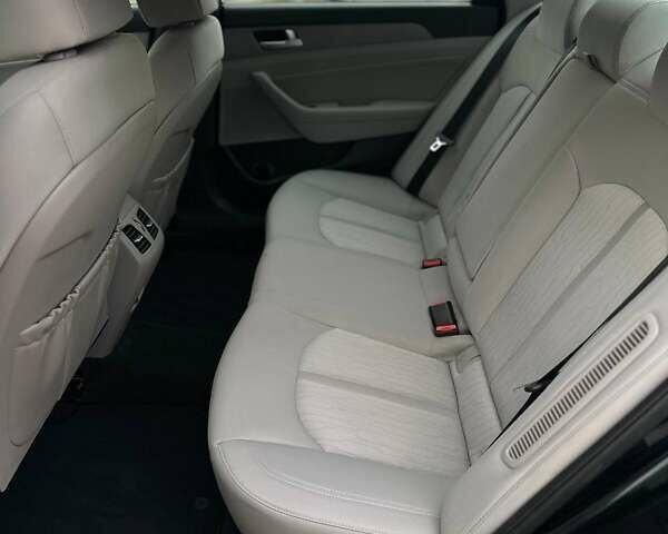 Чорний Хендай Соната, об'ємом двигуна 2 л та пробігом 45 тис. км за 19999 $, фото 18 на Automoto.ua