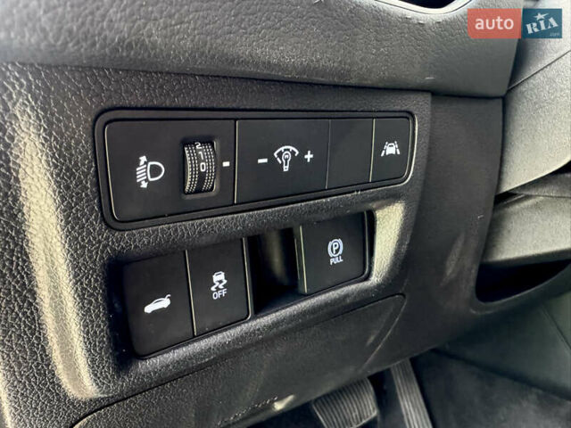 Черный Хендай Соната, объемом двигателя 2 л и пробегом 175 тыс. км за 18990 $, фото 12 на Automoto.ua