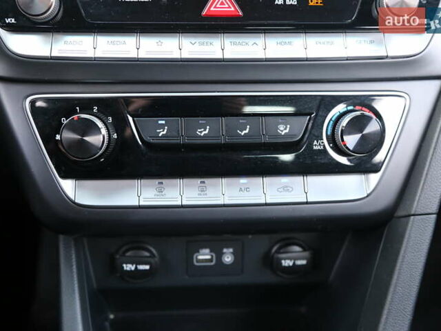 Чорний Хендай Соната, об'ємом двигуна 2.36 л та пробігом 77 тис. км за 13900 $, фото 20 на Automoto.ua