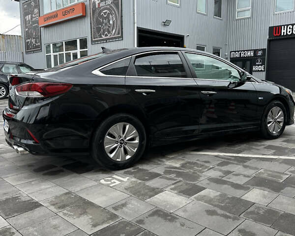 Чорний Хендай Соната, об'ємом двигуна 2 л та пробігом 100 тис. км за 15900 $, фото 3 на Automoto.ua