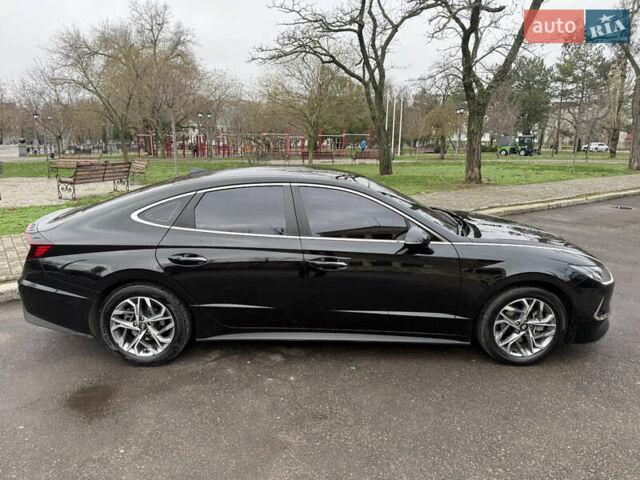 Черный Хендай Соната, объемом двигателя 2 л и пробегом 164 тыс. км за 20000 $, фото 3 на Automoto.ua