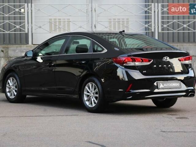 Чорний Хендай Соната, об'ємом двигуна 2.36 л та пробігом 77 тис. км за 13900 $, фото 4 на Automoto.ua