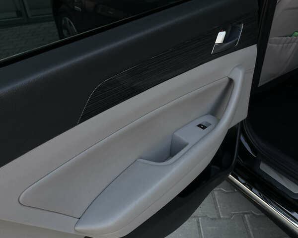 Чорний Хендай Соната, об'ємом двигуна 2 л та пробігом 98 тис. км за 19000 $, фото 26 на Automoto.ua