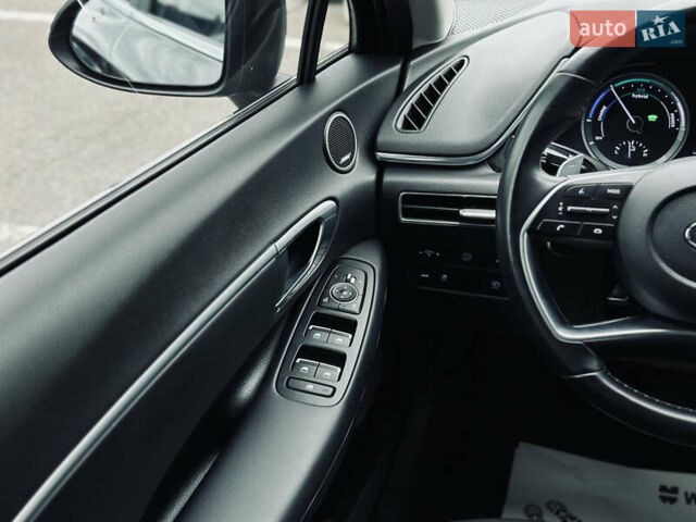 Черный Хендай Соната, объемом двигателя 2 л и пробегом 70 тыс. км за 21000 $, фото 22 на Automoto.ua