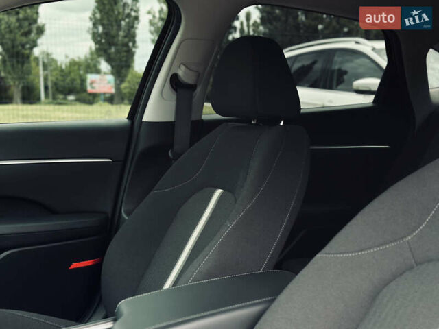 Черный Хендай Соната, объемом двигателя 2 л и пробегом 70 тыс. км за 21000 $, фото 42 на Automoto.ua