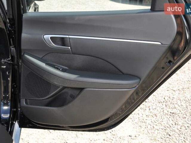 Чорний Хендай Соната, об'ємом двигуна 2.5 л та пробігом 8 тис. км за 23900 $, фото 42 на Automoto.ua