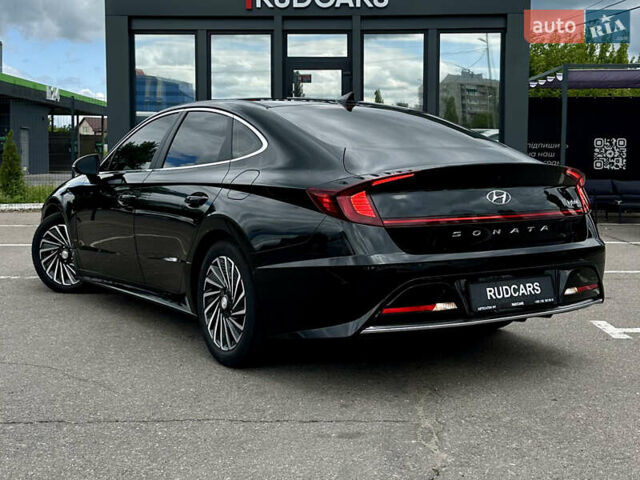 Черный Хендай Соната, объемом двигателя 2 л и пробегом 70 тыс. км за 21000 $, фото 3 на Automoto.ua