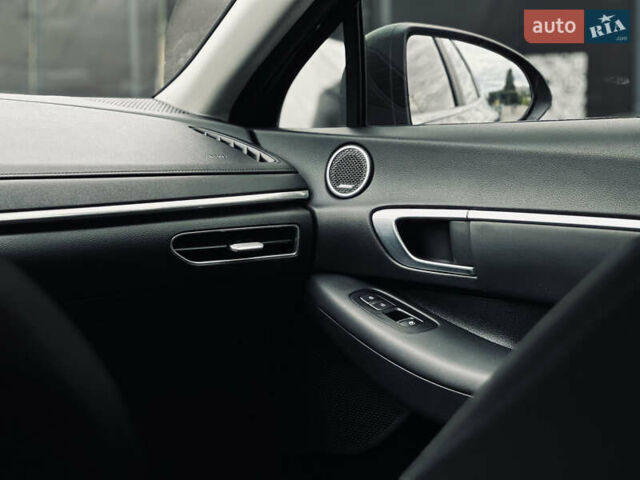 Черный Хендай Соната, объемом двигателя 2 л и пробегом 70 тыс. км за 21000 $, фото 35 на Automoto.ua