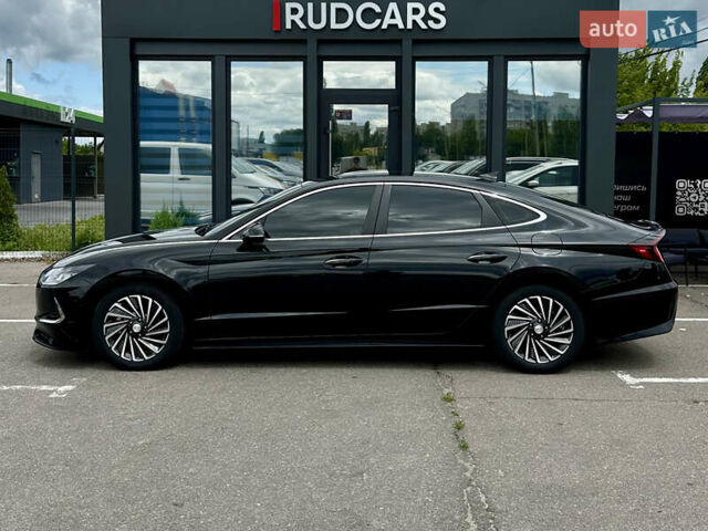 Черный Хендай Соната, объемом двигателя 2 л и пробегом 70 тыс. км за 21000 $, фото 2 на Automoto.ua