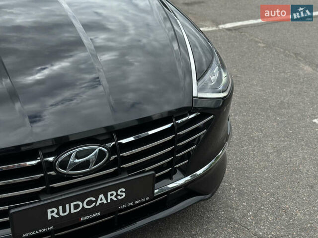 Черный Хендай Соната, объемом двигателя 2 л и пробегом 70 тыс. км за 21000 $, фото 5 на Automoto.ua