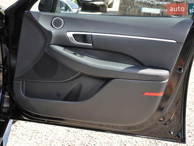 Чорний Хендай Соната, об'ємом двигуна 2.5 л та пробігом 8 тис. км за 23900 $, фото 45 на Automoto.ua