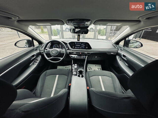 Черный Хендай Соната, объемом двигателя 2 л и пробегом 70 тыс. км за 21000 $, фото 14 на Automoto.ua