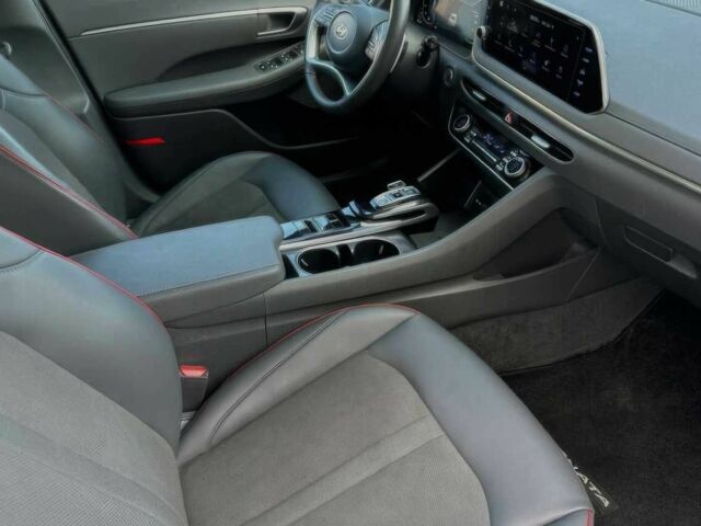 Черный Хендай Соната, объемом двигателя 1.6 л и пробегом 28 тыс. км за 5200 $, фото 7 на Automoto.ua