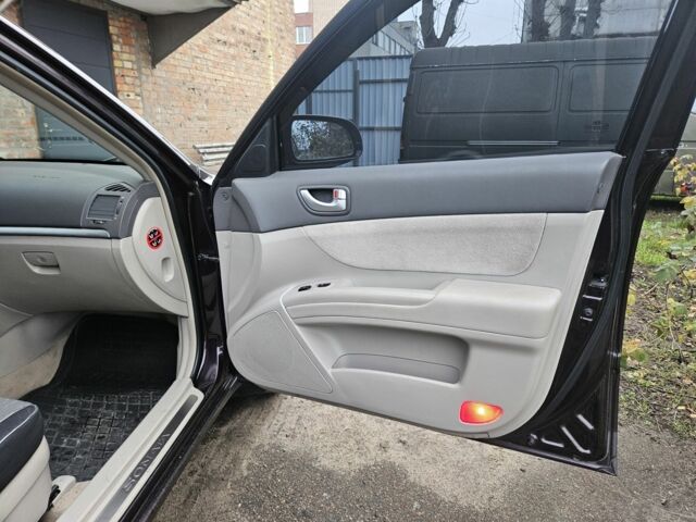 Фиолетовый Хендай Соната, объемом двигателя 2.4 л и пробегом 215 тыс. км за 5800 $, фото 8 на Automoto.ua