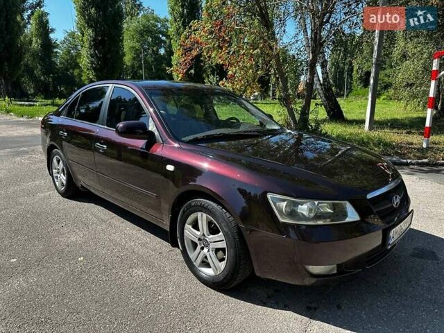 Фиолетовый Хендай Соната, объемом двигателя 2.4 л и пробегом 256 тыс. км за 4988 $, фото 4 на Automoto.ua