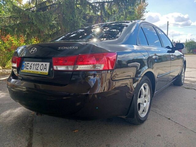 Коричневый Хендай Соната, объемом двигателя 2.4 л и пробегом 200 тыс. км за 4750 $, фото 5 на Automoto.ua