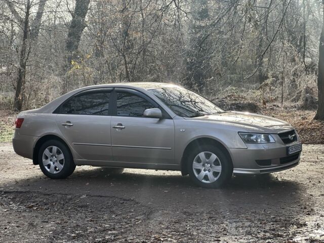 Коричневый Хендай Соната, объемом двигателя 2 л и пробегом 426 тыс. км за 5000 $, фото 4 на Automoto.ua