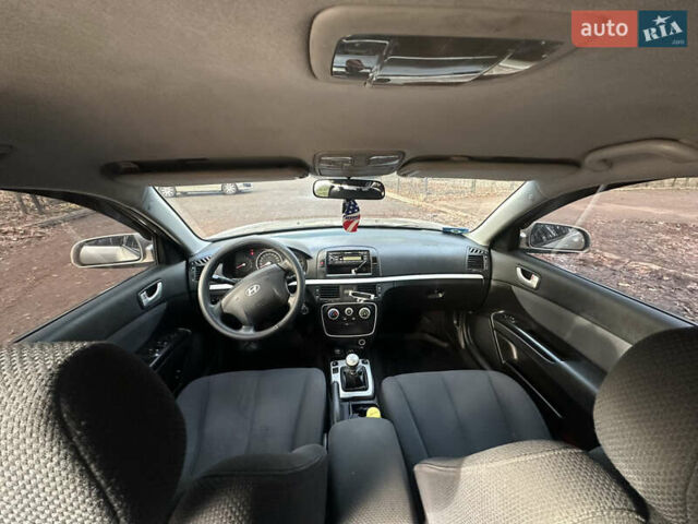 Коричневый Хендай Соната, объемом двигателя 2 л и пробегом 420 тыс. км за 5000 $, фото 11 на Automoto.ua