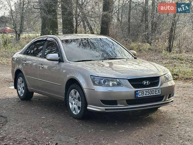 Коричневый Хендай Соната, объемом двигателя 2 л и пробегом 420 тыс. км за 5000 $, фото 4 на Automoto.ua