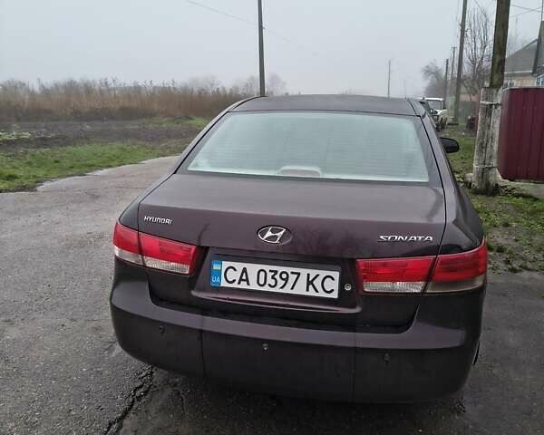 Коричневий Хендай Соната, об'ємом двигуна 2.36 л та пробігом 275 тис. км за 4800 $, фото 1 на Automoto.ua