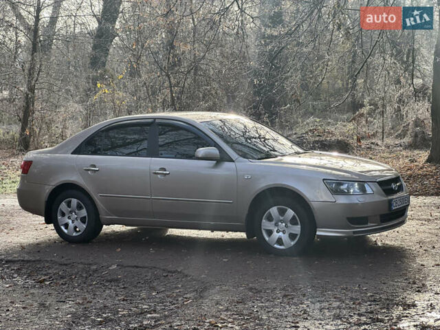 Коричневый Хендай Соната, объемом двигателя 2 л и пробегом 420 тыс. км за 5000 $, фото 3 на Automoto.ua