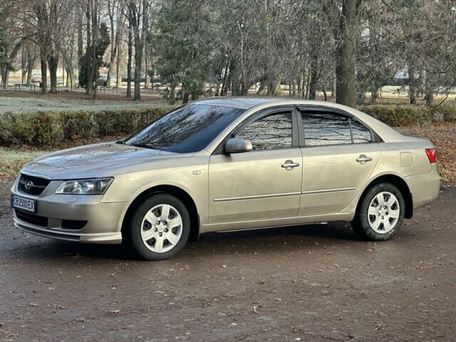 Коричневый Хендай Соната, объемом двигателя 2 л и пробегом 426 тыс. км за 5000 $, фото 1 на Automoto.ua