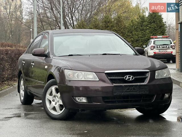 Коричневый Хендай Соната, объемом двигателя 2 л и пробегом 243 тыс. км за 5950 $, фото 1 на Automoto.ua