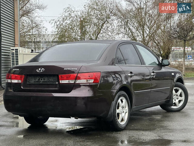 Коричневый Хендай Соната, объемом двигателя 2 л и пробегом 243 тыс. км за 5950 $, фото 11 на Automoto.ua