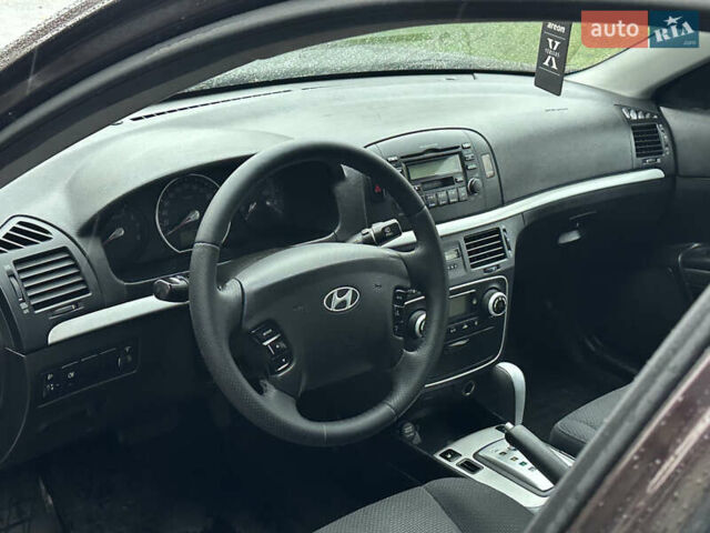 Коричневый Хендай Соната, объемом двигателя 2 л и пробегом 243 тыс. км за 5950 $, фото 2 на Automoto.ua