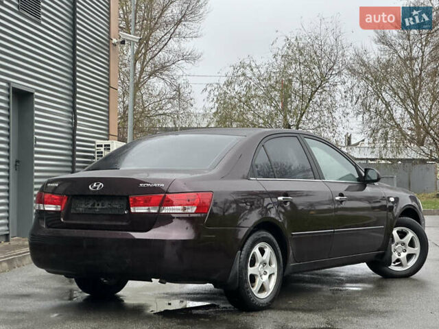 Коричневый Хендай Соната, объемом двигателя 2 л и пробегом 243 тыс. км за 5950 $, фото 2 на Automoto.ua