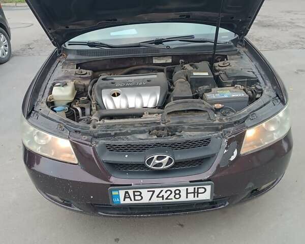 Коричневий Хендай Соната, об'ємом двигуна 2 л та пробігом 242 тис. км за 3800 $, фото 5 на Automoto.ua