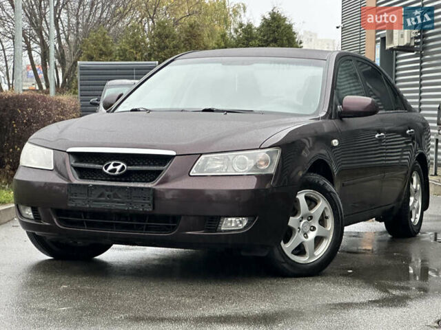 Коричневый Хендай Соната, объемом двигателя 2 л и пробегом 243 тыс. км за 5950 $, фото 9 на Automoto.ua