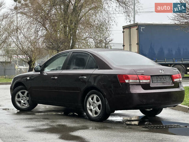 Коричневый Хендай Соната, объемом двигателя 2 л и пробегом 243 тыс. км за 5950 $, фото 7 на Automoto.ua
