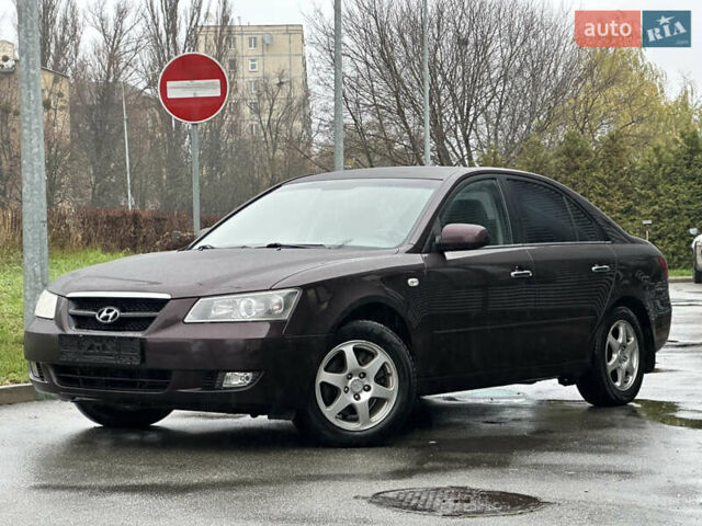 Коричневый Хендай Соната, объемом двигателя 2 л и пробегом 243 тыс. км за 5950 $, фото 12 на Automoto.ua