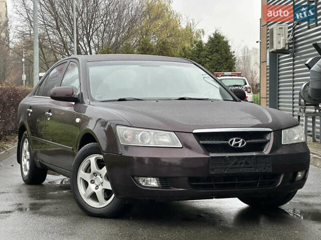 Коричневый Хендай Соната, объемом двигателя 2 л и пробегом 243 тыс. км за 5950 $, фото 13 на Automoto.ua