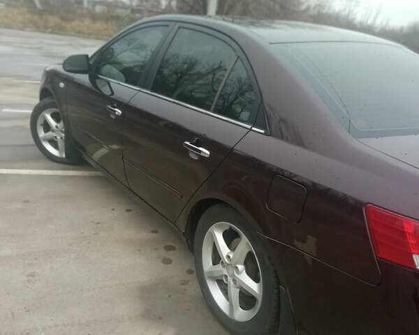 Коричневый Хендай Соната, объемом двигателя 2.4 л и пробегом 408 тыс. км за 5300 $, фото 5 на Automoto.ua