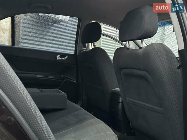 Коричневый Хендай Соната, объемом двигателя 2 л и пробегом 243 тыс. км за 5950 $, фото 11 на Automoto.ua