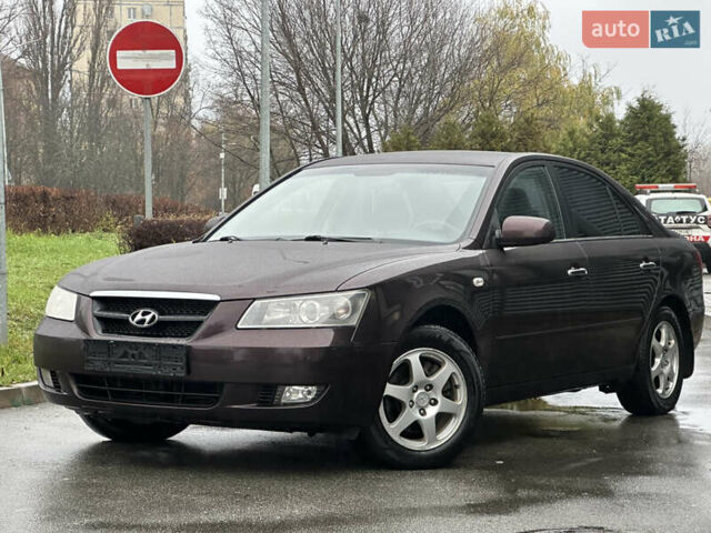 Коричневый Хендай Соната, объемом двигателя 2 л и пробегом 243 тыс. км за 5950 $, фото 5 на Automoto.ua