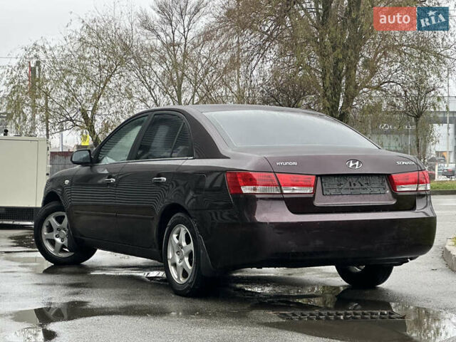 Коричневый Хендай Соната, объемом двигателя 2 л и пробегом 243 тыс. км за 5950 $, фото 14 на Automoto.ua