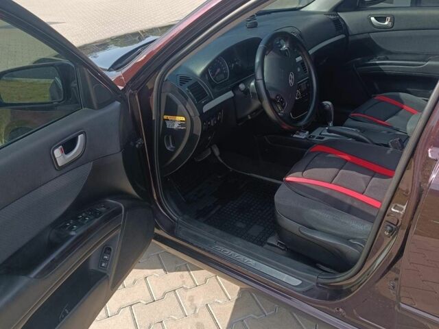 Коричневый Хендай Соната, объемом двигателя 2 л и пробегом 180 тыс. км за 5400 $, фото 5 на Automoto.ua