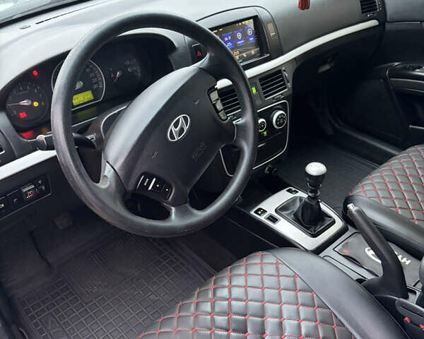 Коричневий Хендай Соната, об'ємом двигуна 2 л та пробігом 240 тис. км за 5900 $, фото 10 на Automoto.ua