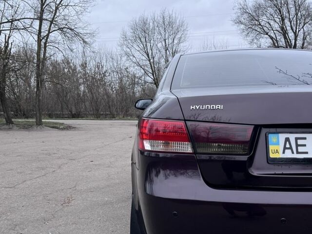 Коричневий Хендай Соната, об'ємом двигуна 2 л та пробігом 219 тис. км за 6400 $, фото 5 на Automoto.ua