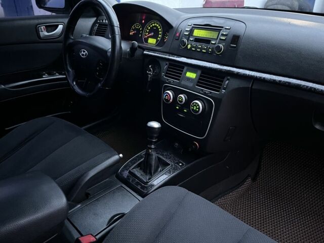 Коричневий Хендай Соната, об'ємом двигуна 2 л та пробігом 219 тис. км за 6400 $, фото 12 на Automoto.ua