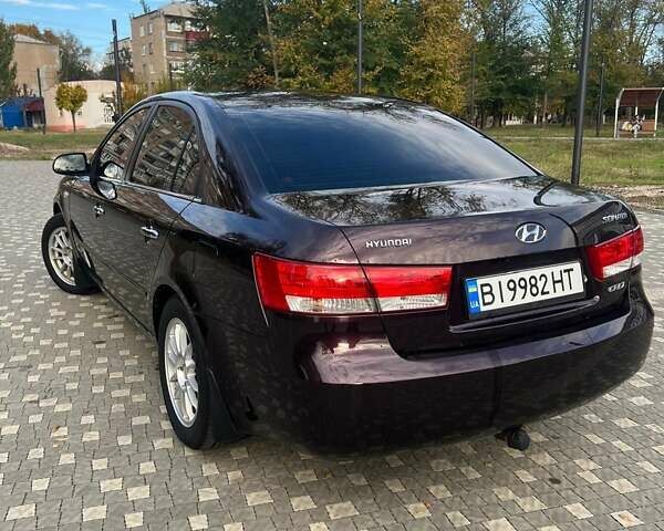 Коричневий Хендай Соната, об'ємом двигуна 2 л та пробігом 255 тис. км за 7600 $, фото 3 на Automoto.ua