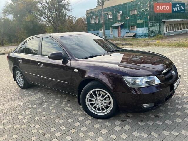 Коричневий Хендай Соната, об'ємом двигуна 2 л та пробігом 255 тис. км за 7600 $, фото 1 на Automoto.ua