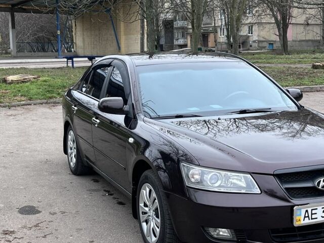 Коричневий Хендай Соната, об'ємом двигуна 2 л та пробігом 219 тис. км за 6400 $, фото 1 на Automoto.ua