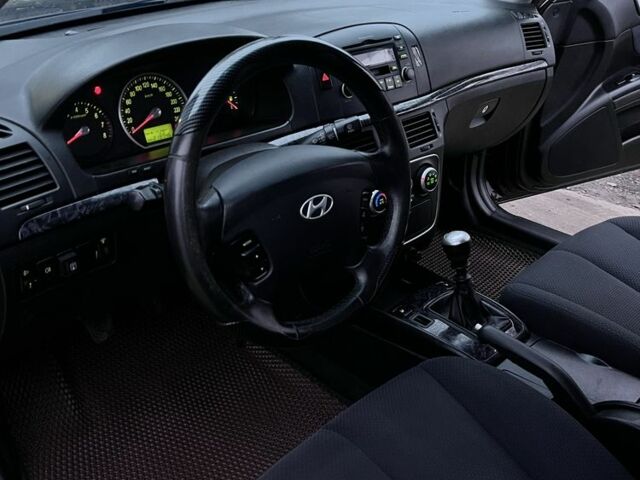 Коричневий Хендай Соната, об'ємом двигуна 2 л та пробігом 219 тис. км за 6400 $, фото 11 на Automoto.ua